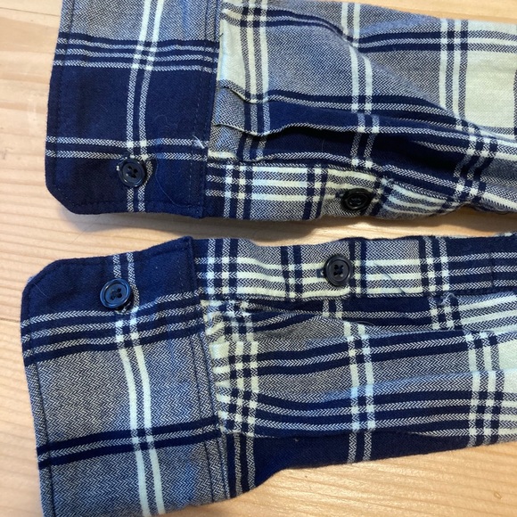 2 super soft Banana Republic Soft Wash Shirts - Picture 6 of 13